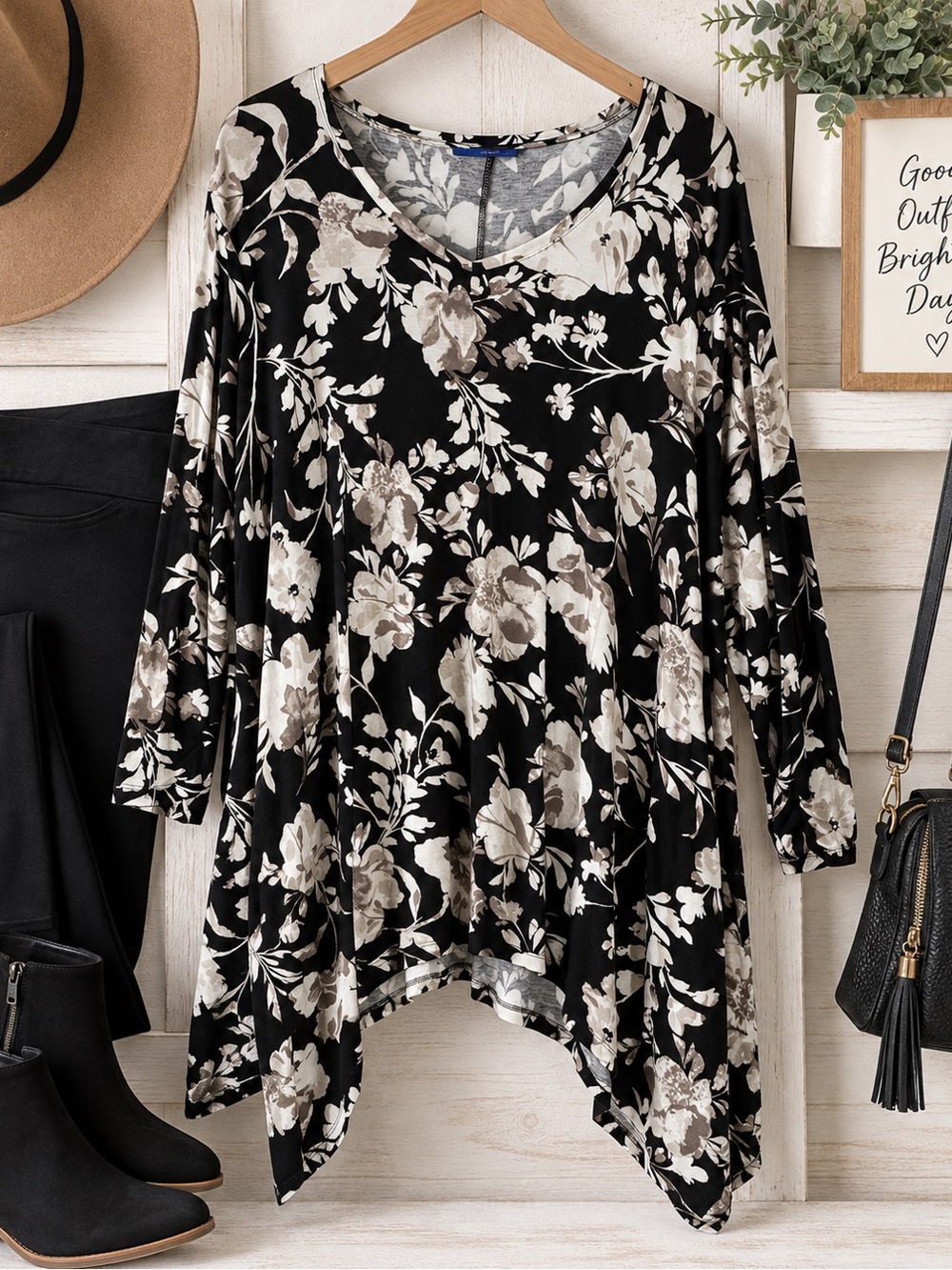 Apt. 9 Black and Beige Floral V-Neck Swing Tunic Top